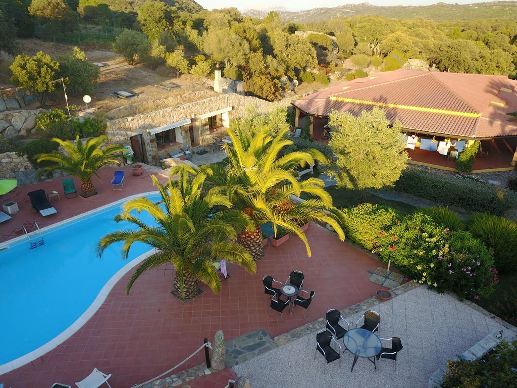 Residence Villa Smeralda Telti エクステリア 写真