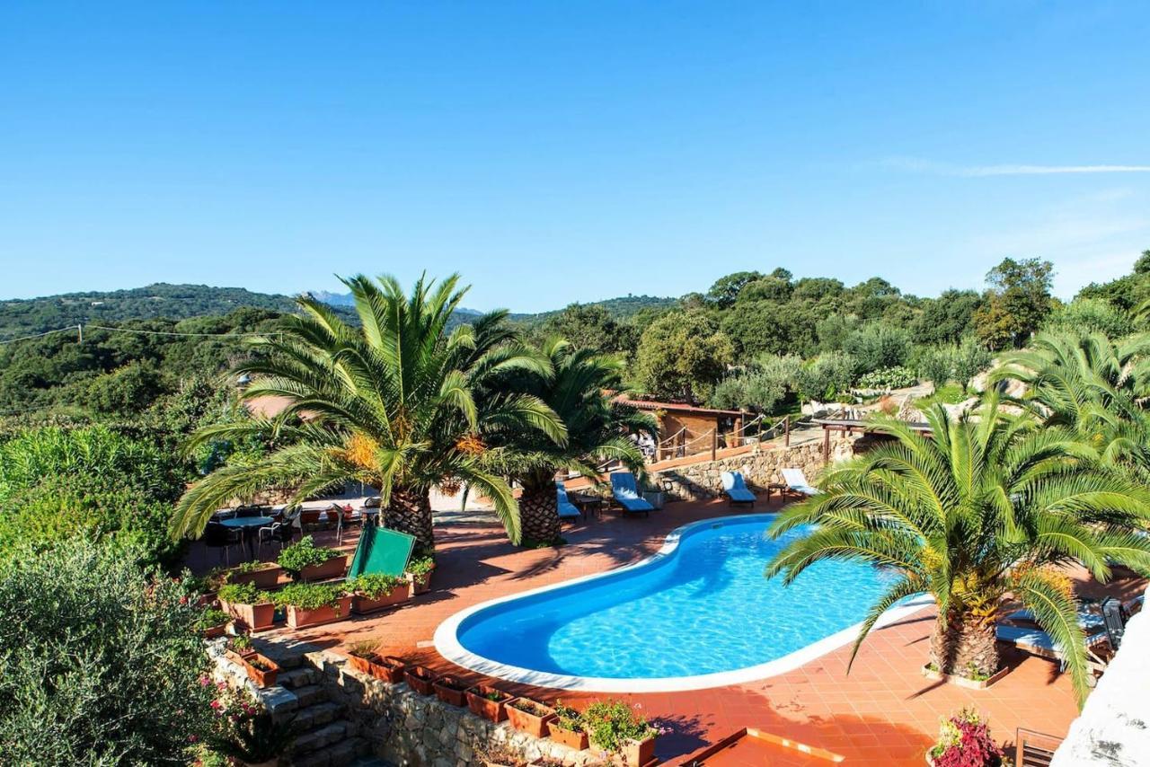 Residence Villa Smeralda Telti エクステリア 写真
