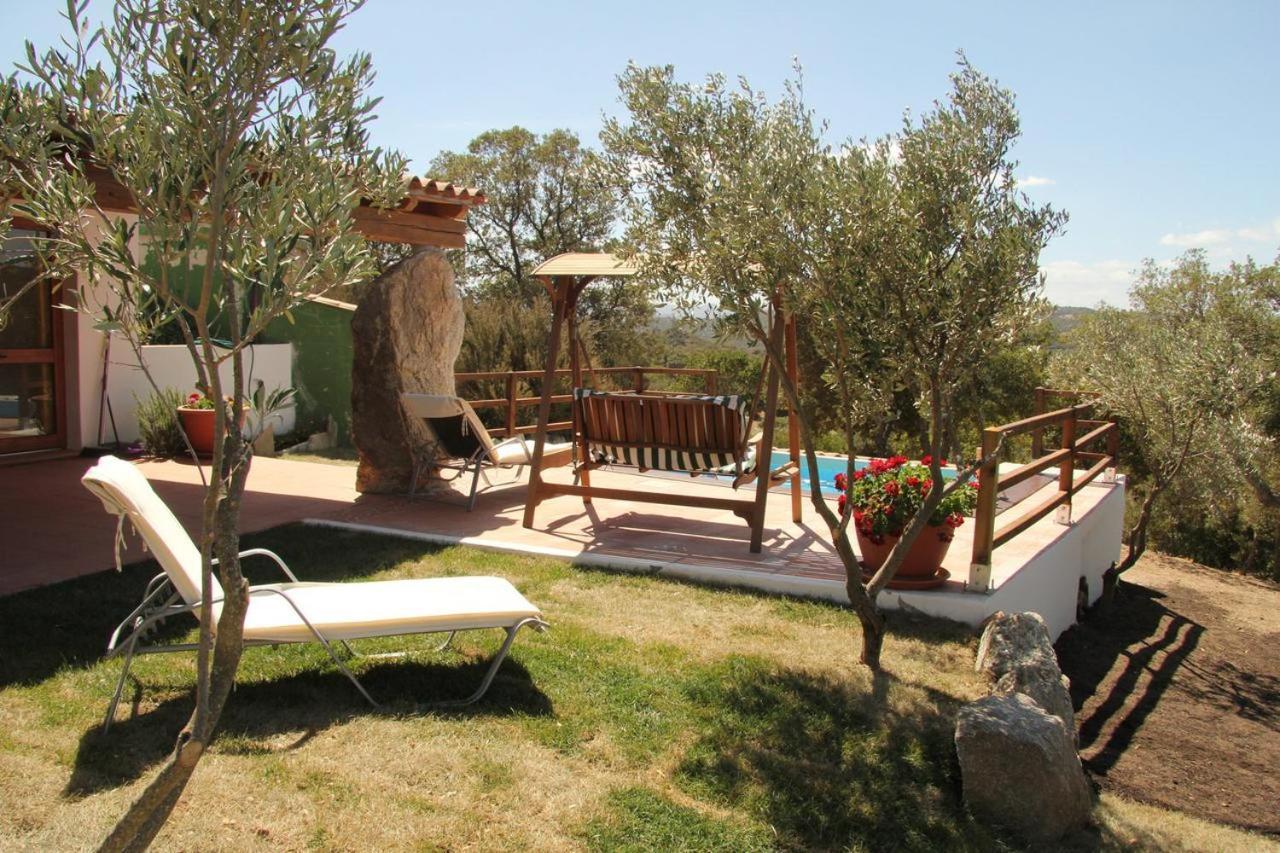 Residence Villa Smeralda Telti エクステリア 写真