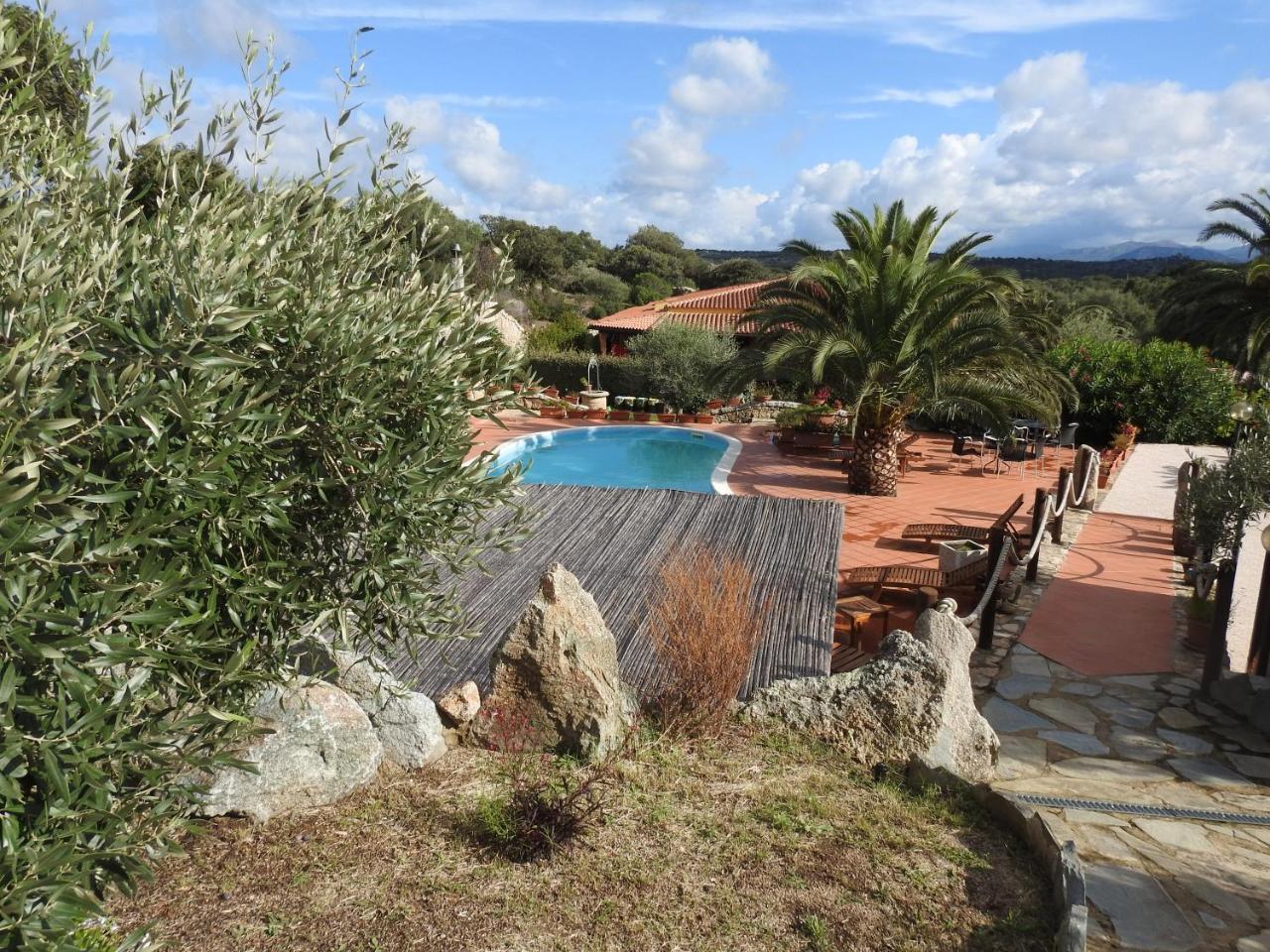 Residence Villa Smeralda Telti エクステリア 写真