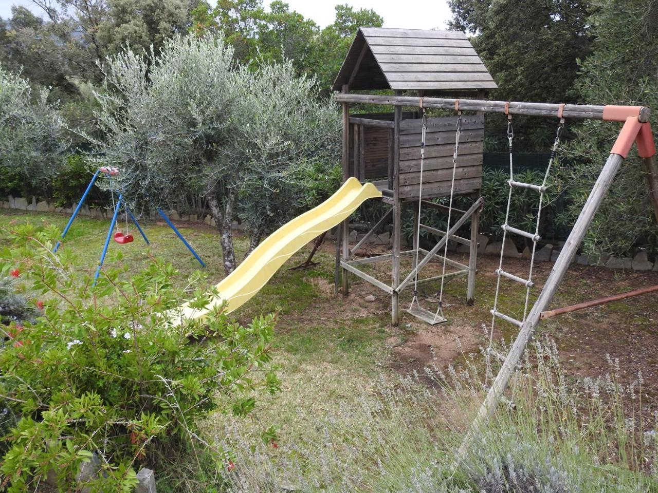 Residence Villa Smeralda Telti エクステリア 写真