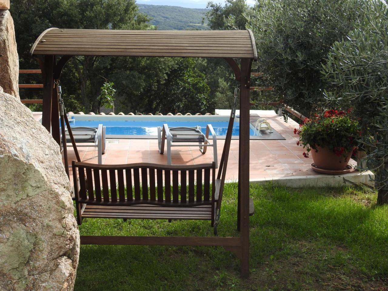 Residence Villa Smeralda Telti エクステリア 写真