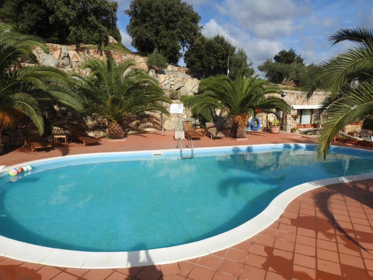 Residence Villa Smeralda Telti エクステリア 写真